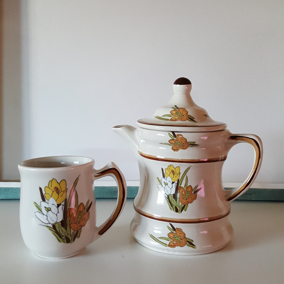 Other - Vintage Stoneware coffee/tea pot matching mug.